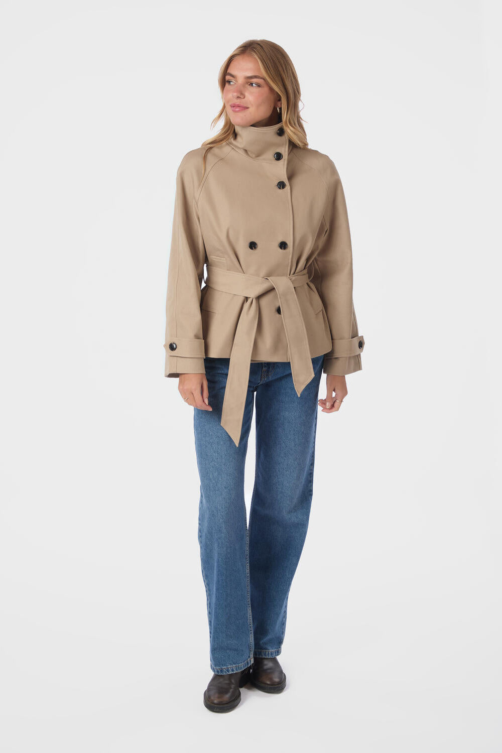 Munet kort trenchcoat - sand